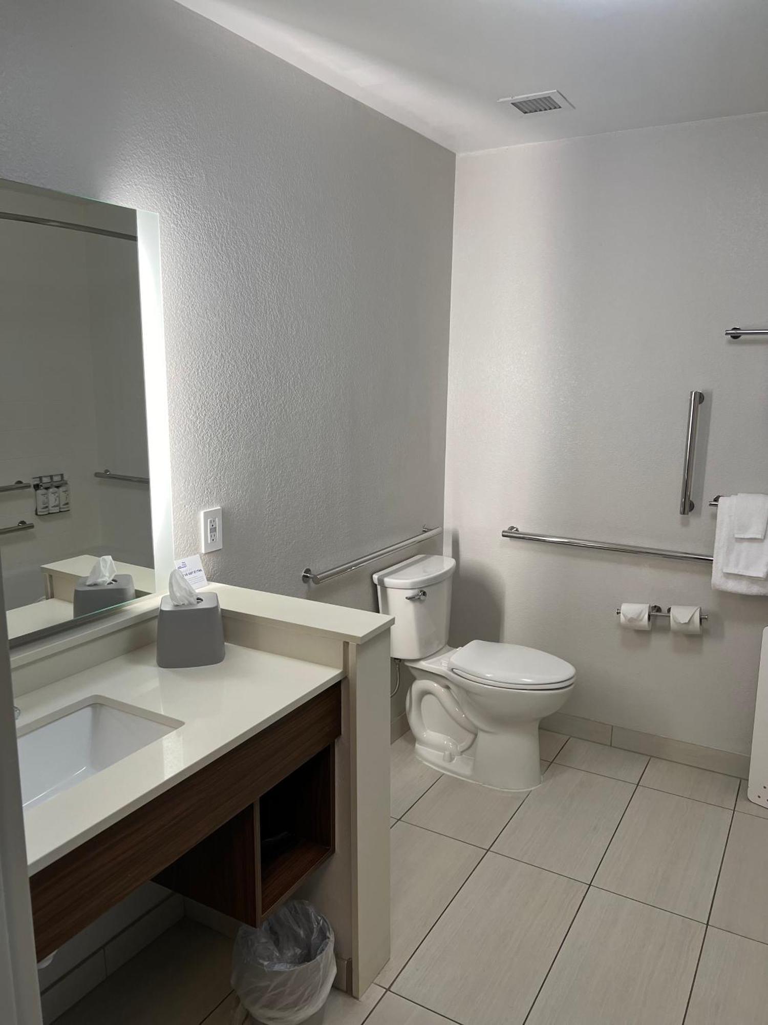 Holiday Inn Express & Suites Mobile - University Area By Ihg Экстерьер фото