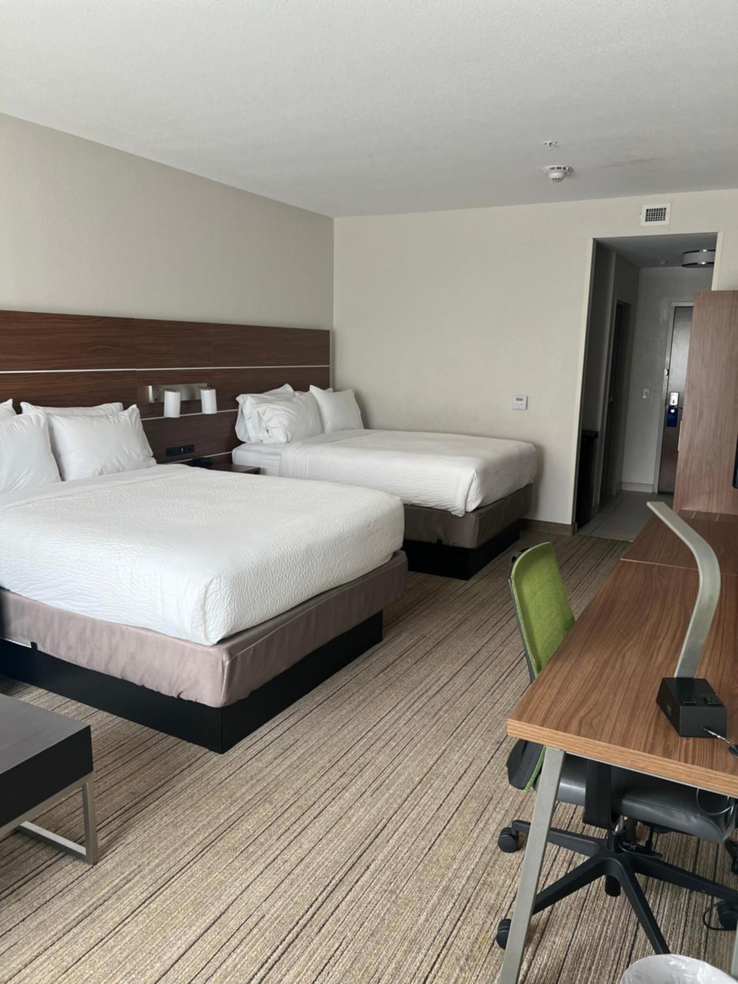 Holiday Inn Express & Suites Mobile - University Area By Ihg Экстерьер фото