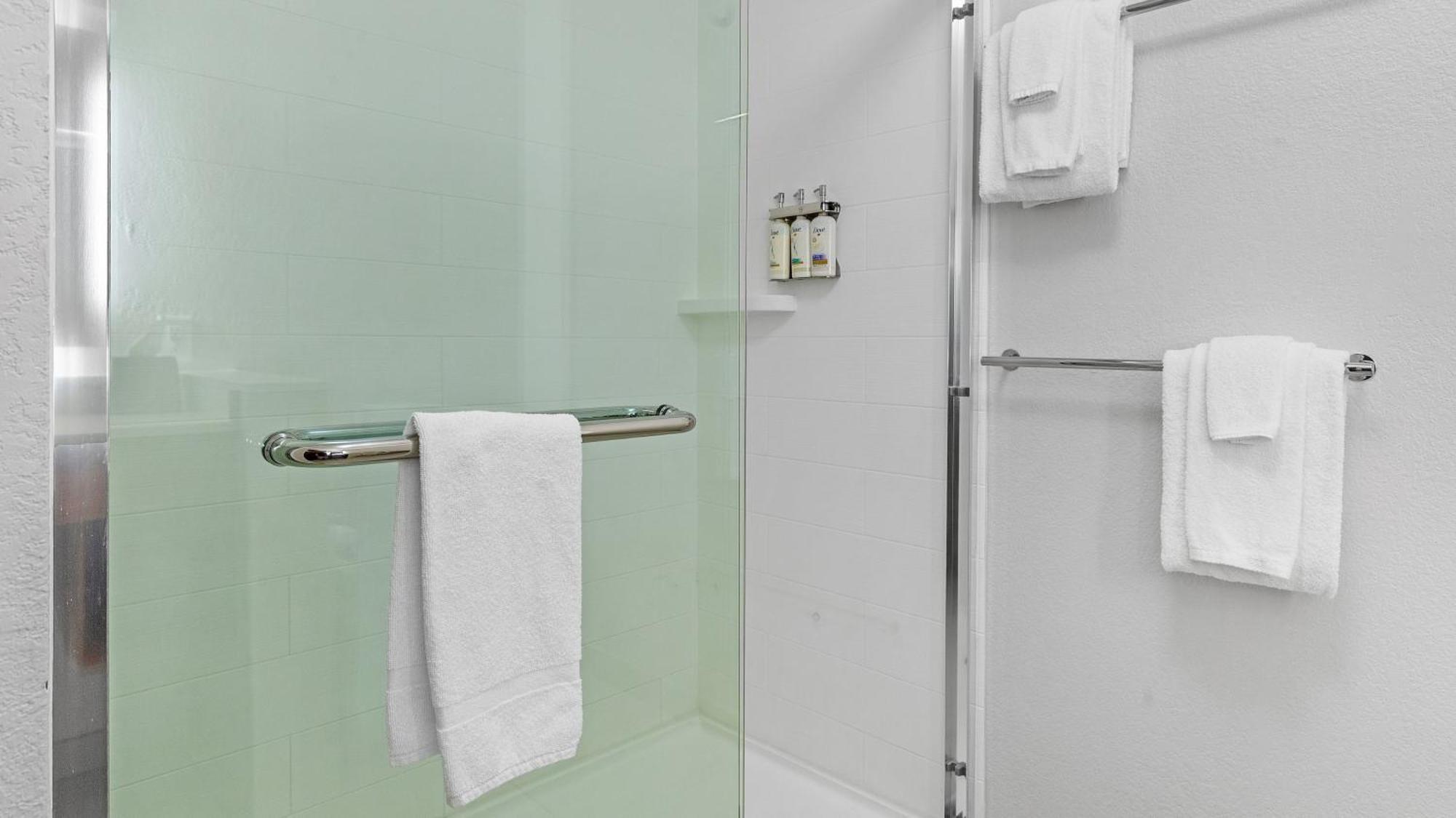 Holiday Inn Express & Suites Mobile - University Area By Ihg Экстерьер фото