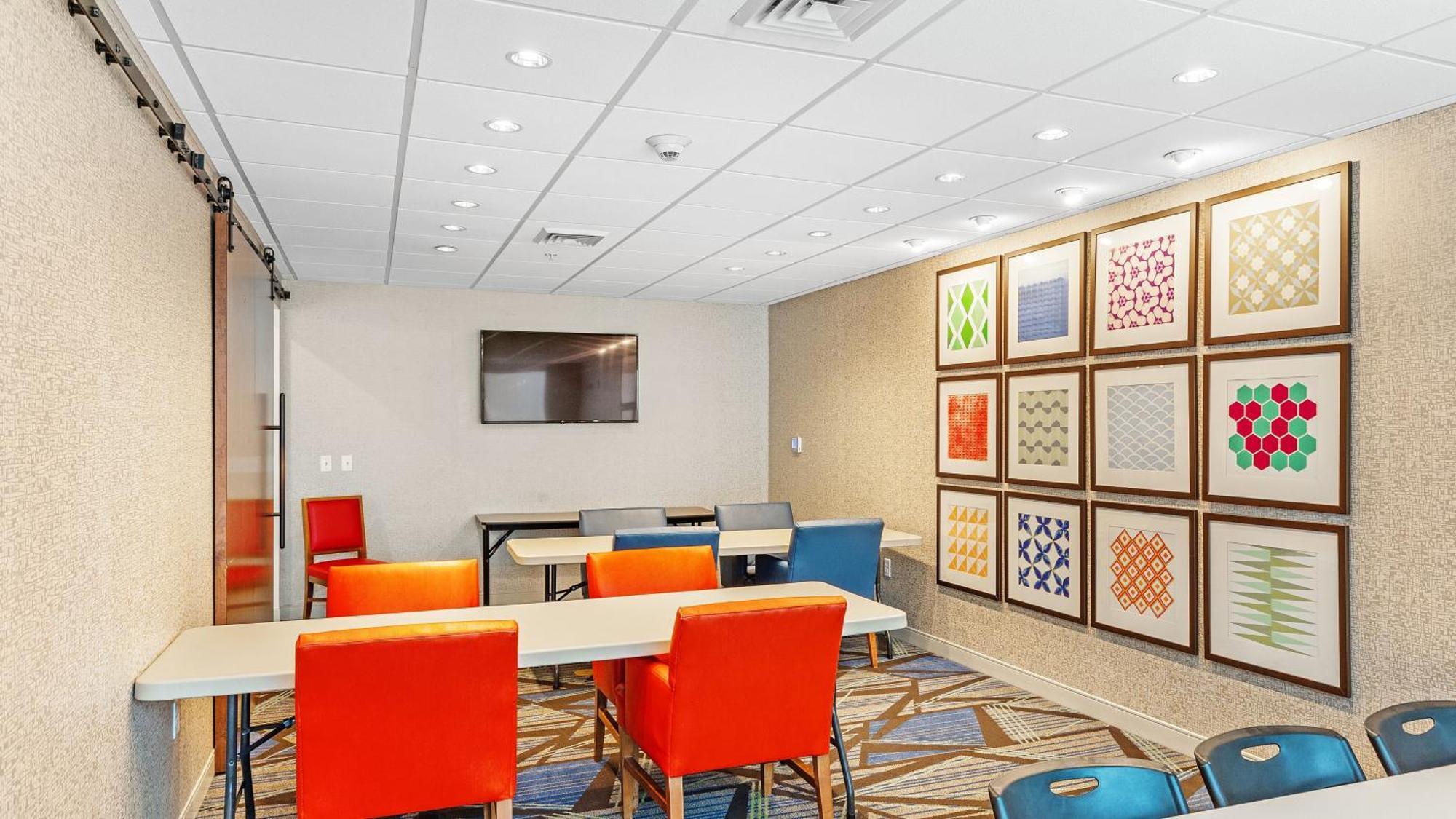 Holiday Inn Express & Suites Mobile - University Area By Ihg Экстерьер фото