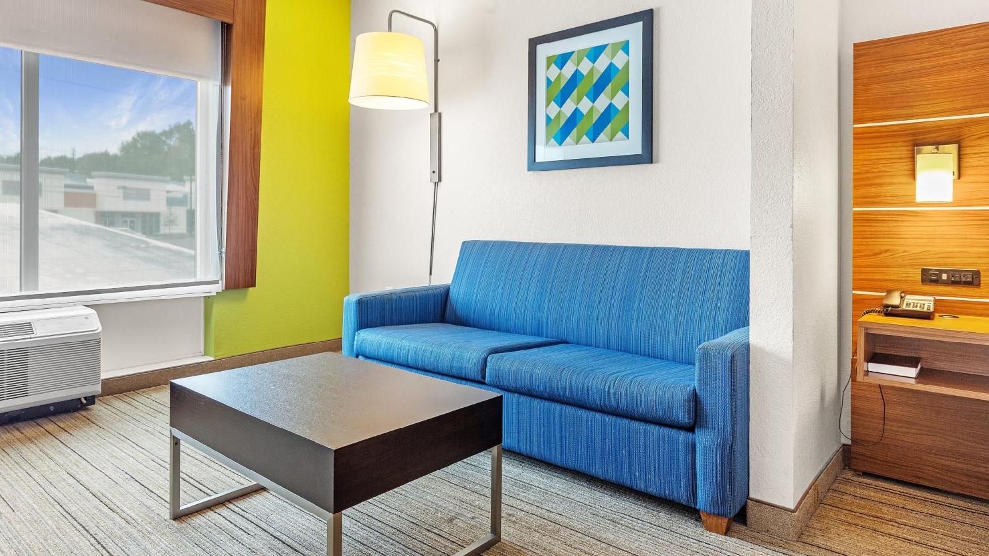 Holiday Inn Express & Suites Mobile - University Area By Ihg Экстерьер фото