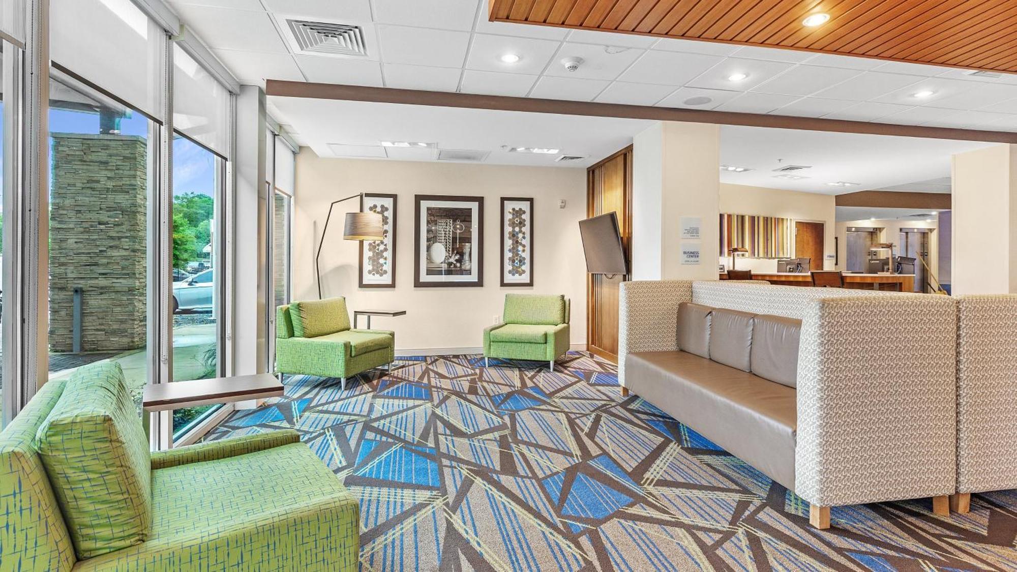 Holiday Inn Express & Suites Mobile - University Area By Ihg Экстерьер фото