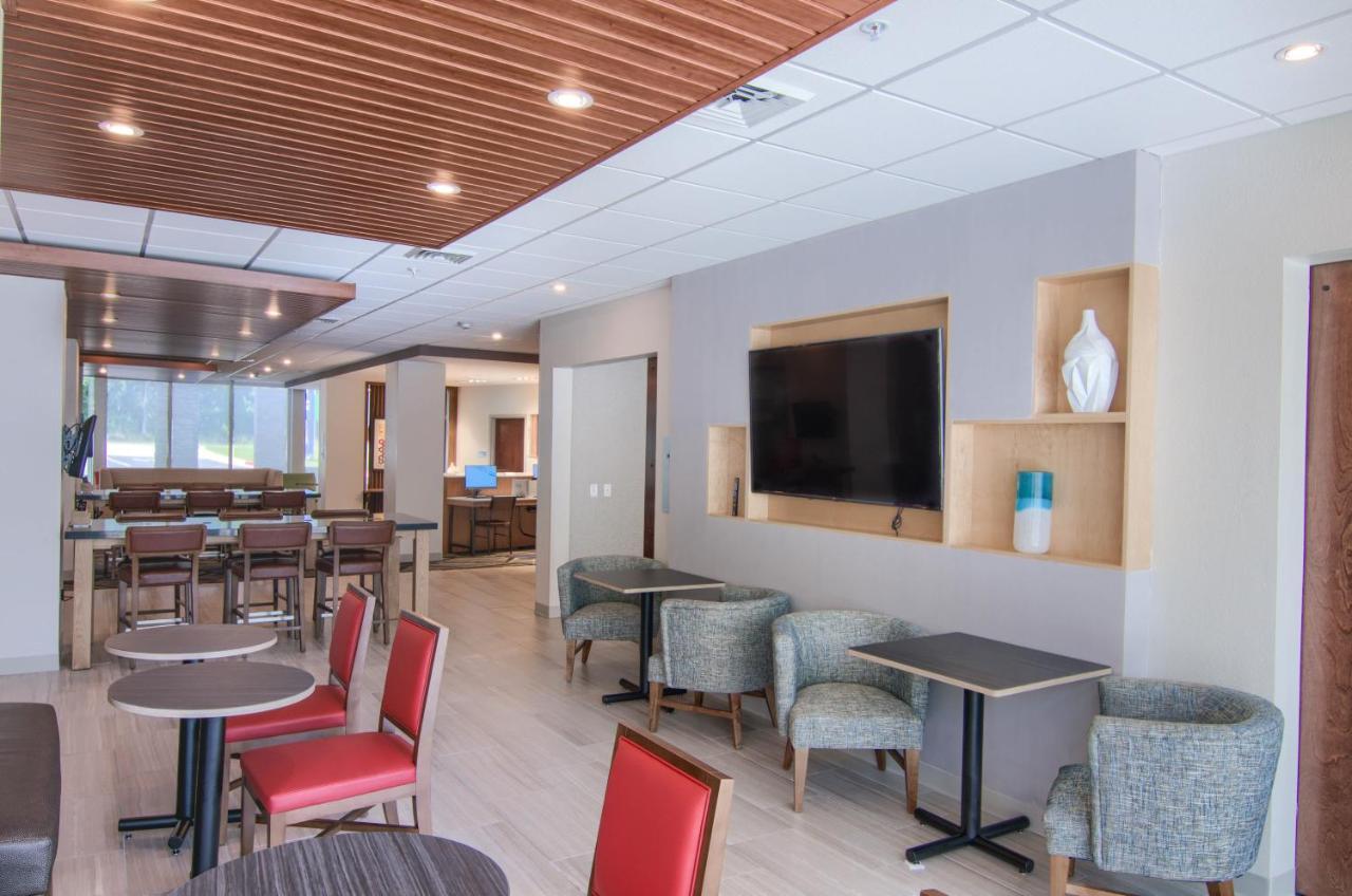 Holiday Inn Express & Suites Mobile - University Area By Ihg Экстерьер фото